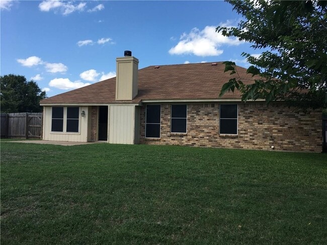 Building Photo - 617 Parkview Dr