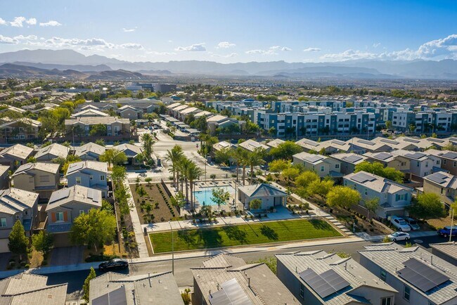 Building Photo - Modern Henderson Townhome with Loft & Resort-Style Amenities