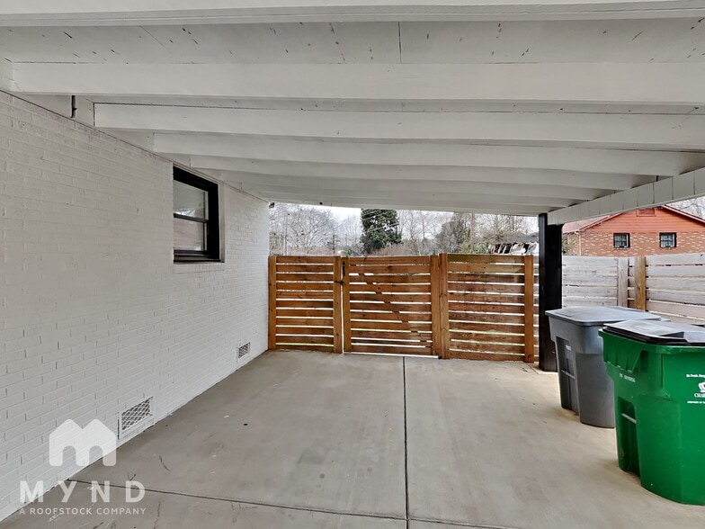 Building Photo - 4110 Broadview Dr