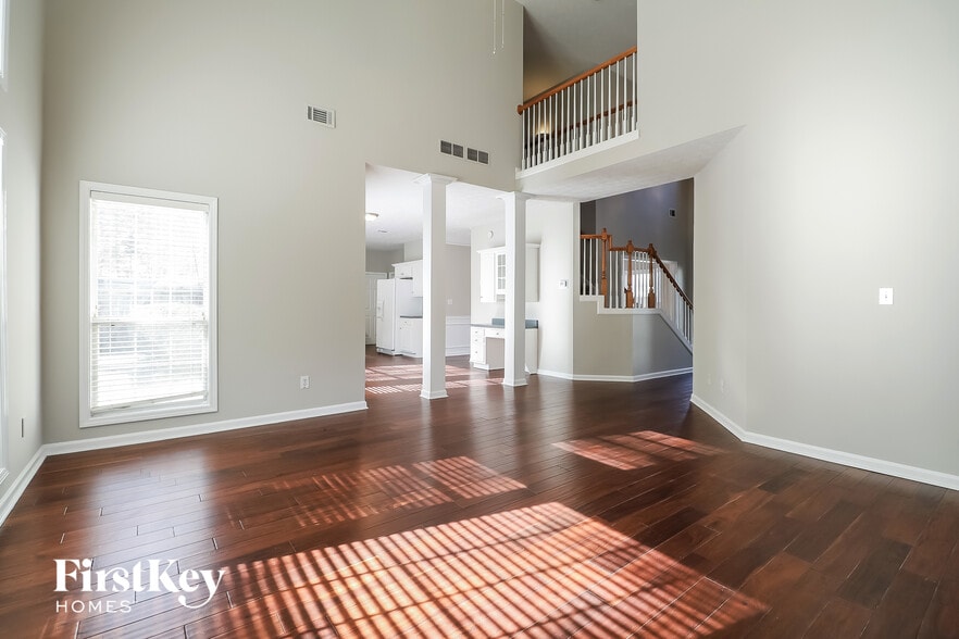 Building Photo - 107 Sweetbriar Walk