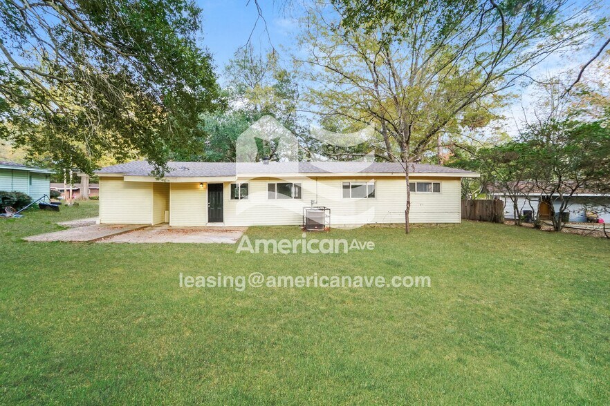 Building Photo - 2975 Lakewood Dr