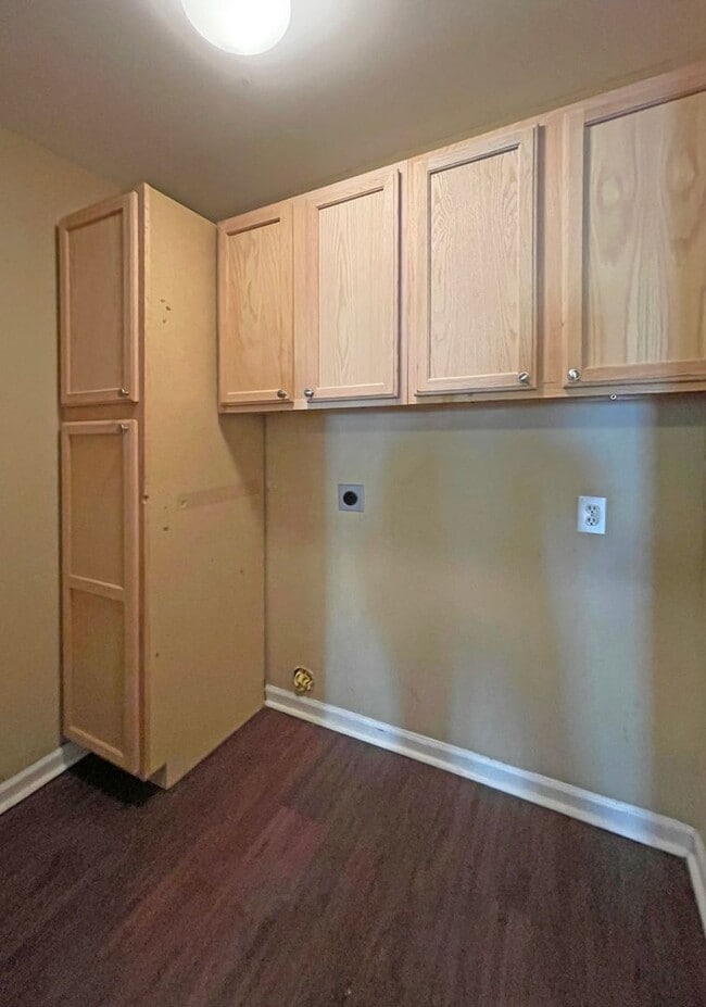 Building Photo - Lovely Single Family House with New Flooring & Paint! 2-Car Garage