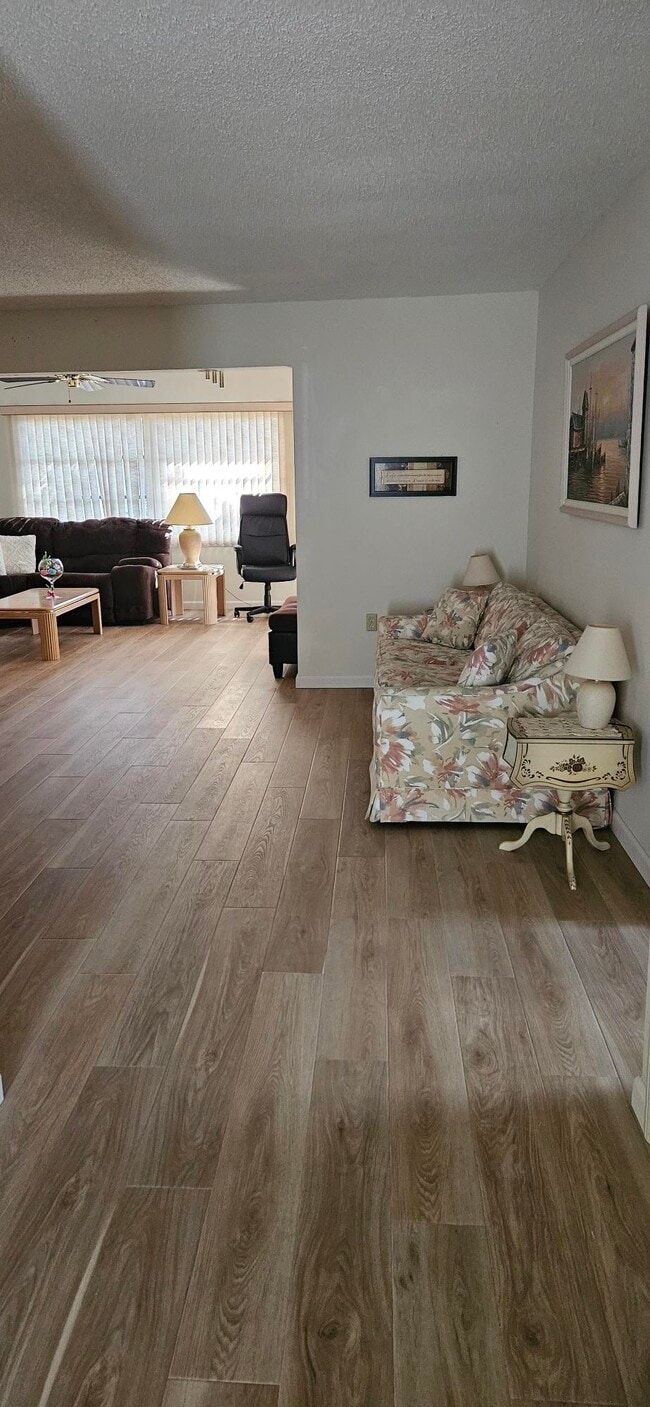 Building Photo - 6215 Green View Cir