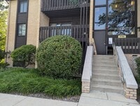 Building Photo - 6190 Pinewood Ct