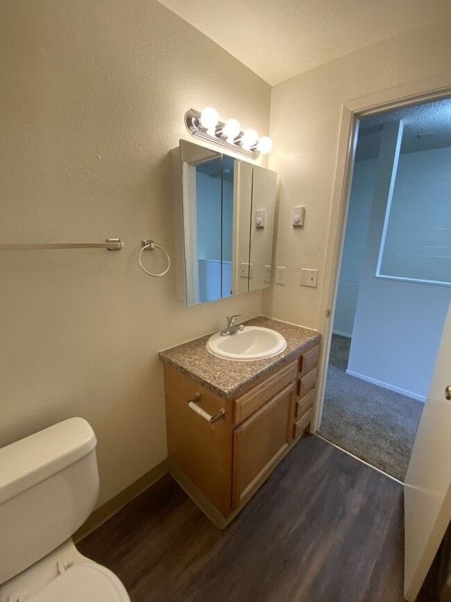 Building Photo - 1222 NE 4th St