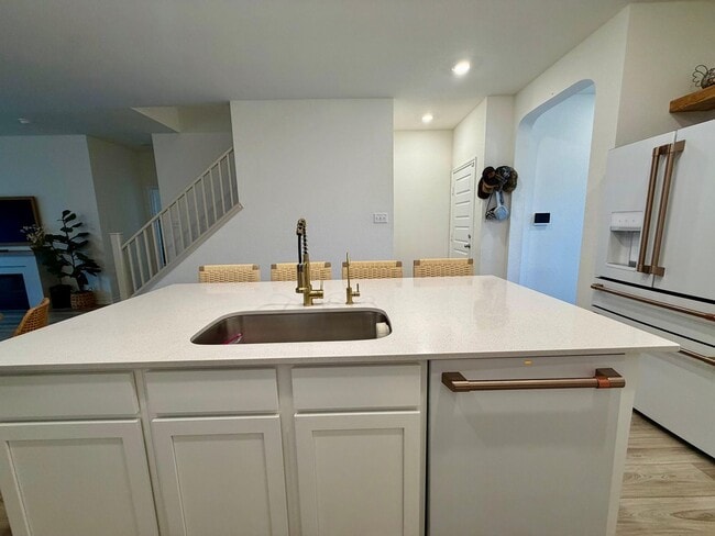 Building Photo - Exceptional 4BR, 3BA Home in Desirable Knox Ridge
