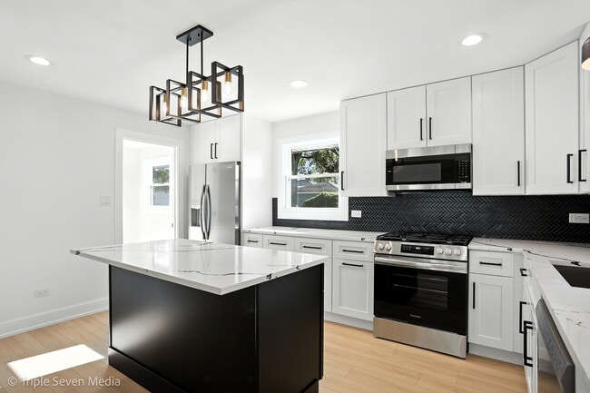 Building Photo - 8053 Newland Ave