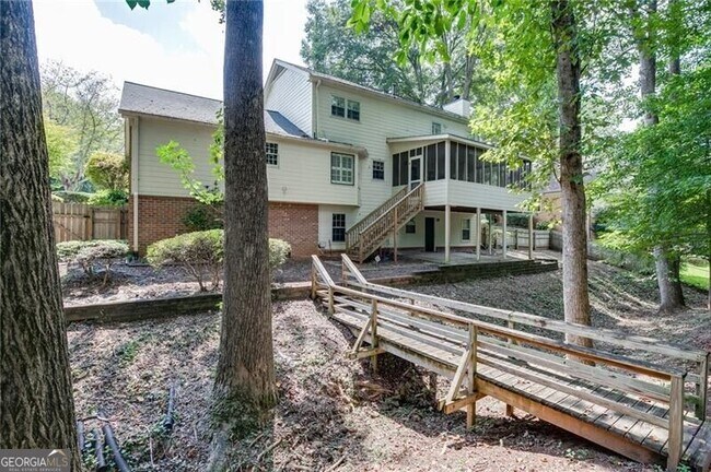 Building Photo - 766 Chesterfield Dr