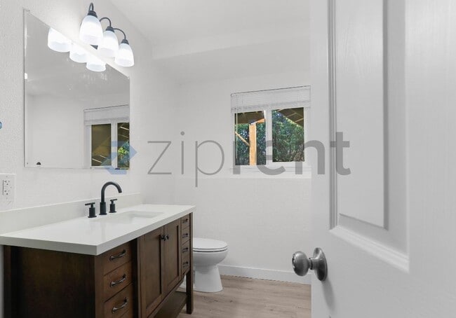 Building Photo - 1611 S 84th St