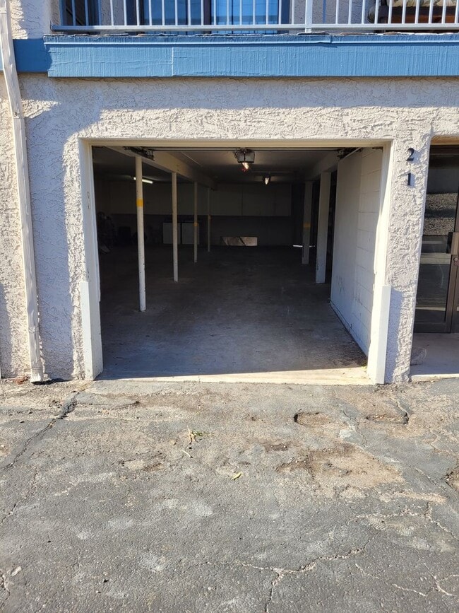 Building Photo - Affordable 2bed/2 bath Condo is Beautiful ...