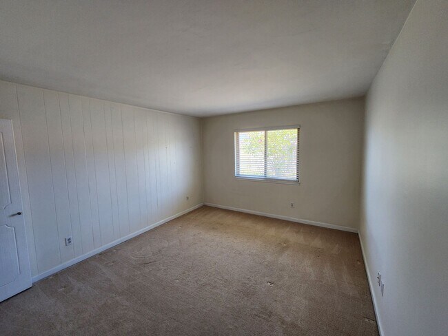 Building Photo - 4 Bedroom Single Story House in University City