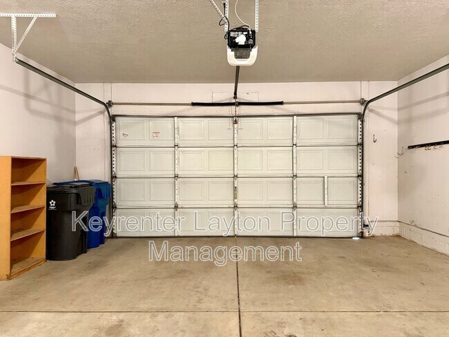 Building Photo - 1070 E 5600 S