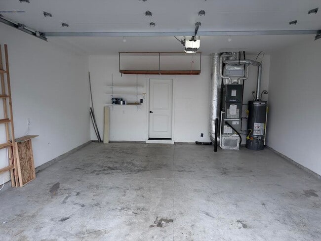 Building Photo - Charming and Sophisticated