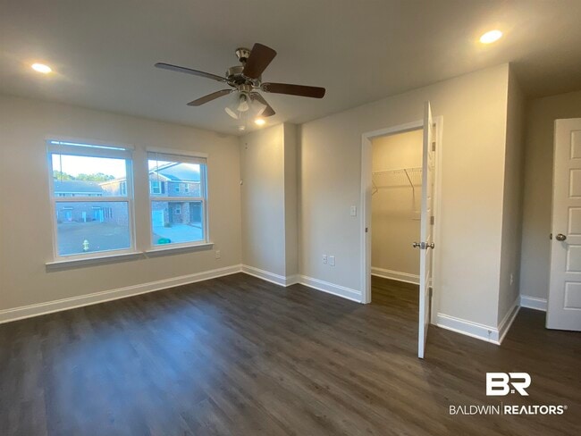 Building Photo - 6677 Spaniel Dr