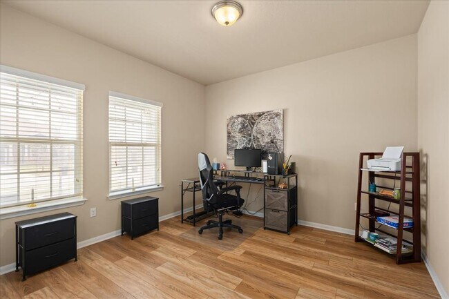 Building Photo - 122 Denton Dr