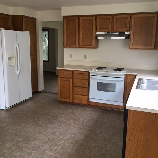 Building Photo - 17545 NW Woodmere Ct