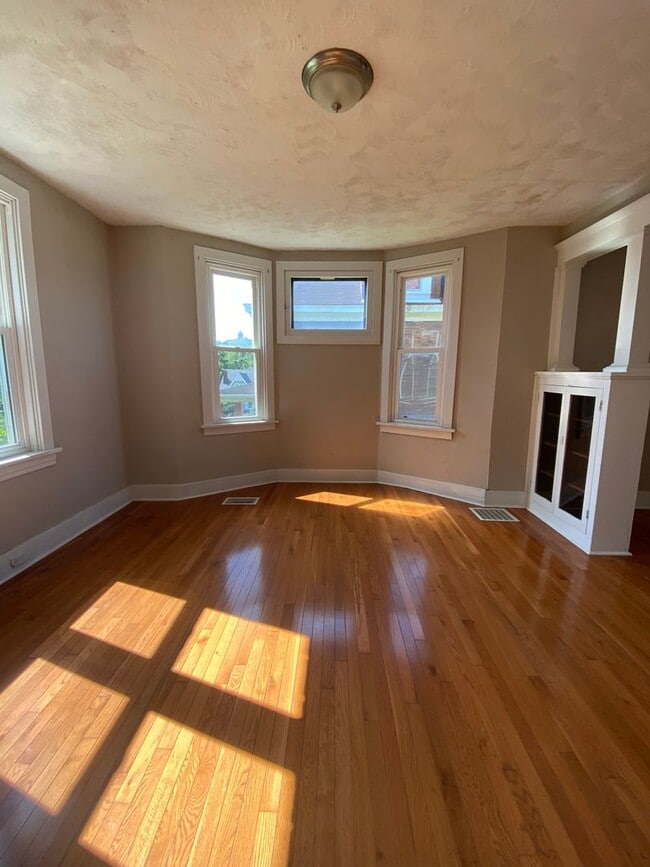 Building Photo - 111 Harwood St