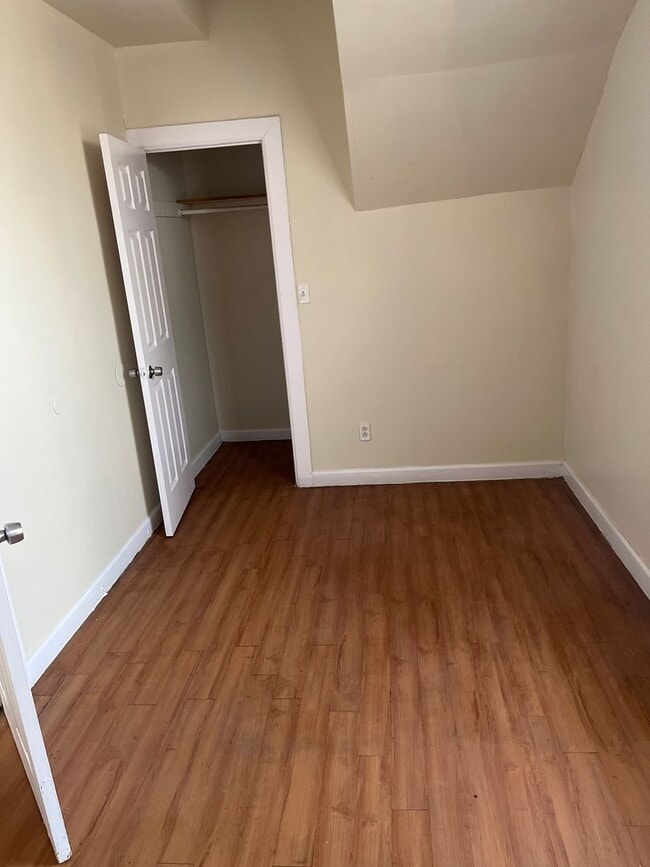 Building Photo - 1243 S Karlov Ave