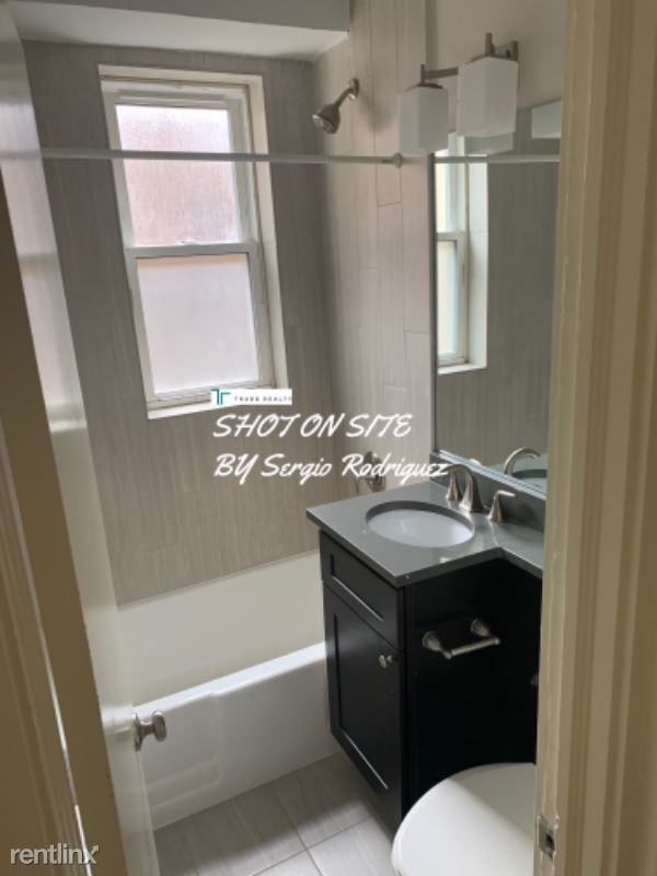 Building Photo - 3754 N Southport Ave