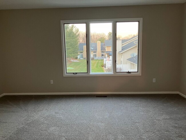 Building Photo - 3 bedroom 2.5 Bath condo for rent in the h...