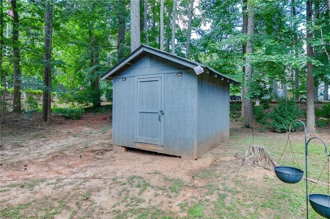 Building Photo - 3685 Fir Dr