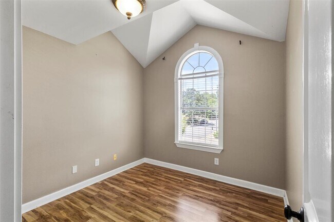 Building Photo - 216 N Mt Rushmore Dr