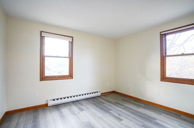 Building Photo - 52 Price St