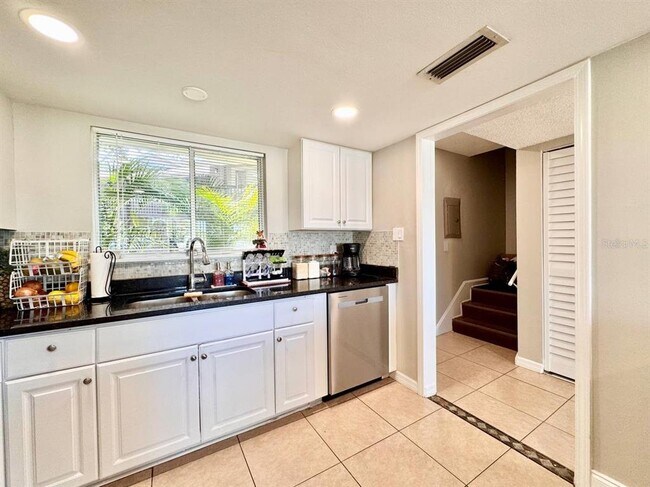 Building Photo - 6345 Newtown Cir