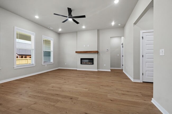 Building Photo - Live New in Bentonville | 3BR Beauty with Backyard