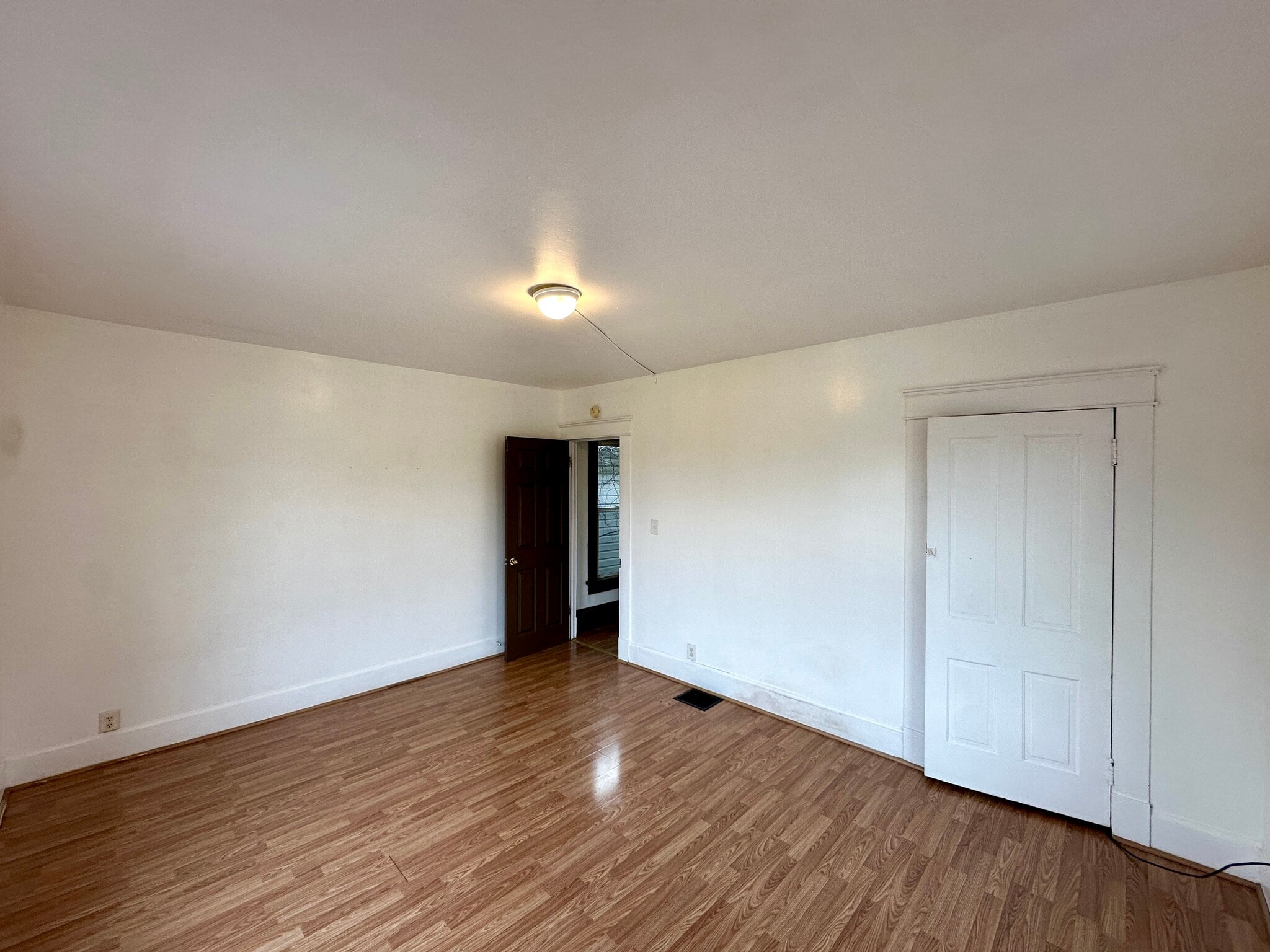 Building Photo - 154 Elmwood St