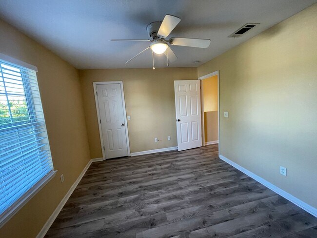 Building Photo - 1803 Hickory Ave