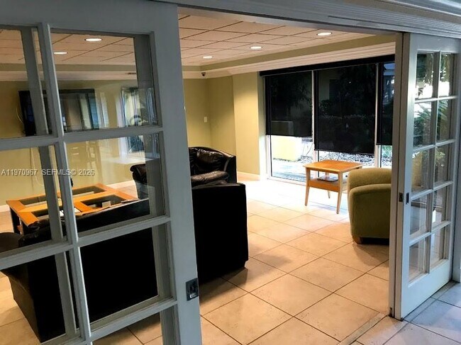 Building Photo - 151 NE 16th Ave