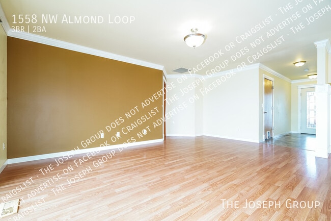 Building Photo - 1558 NW Almond Loop