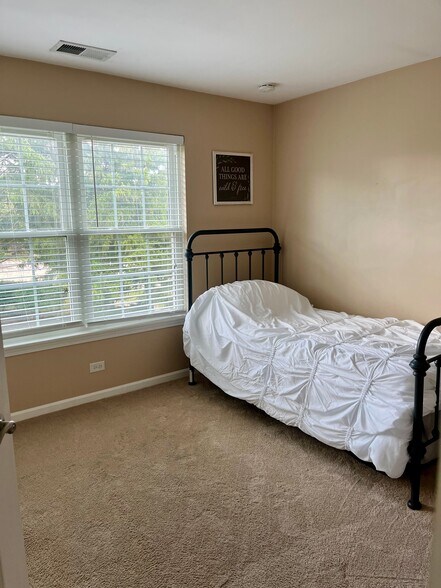 Building Photo - 1123 Bristol Ct