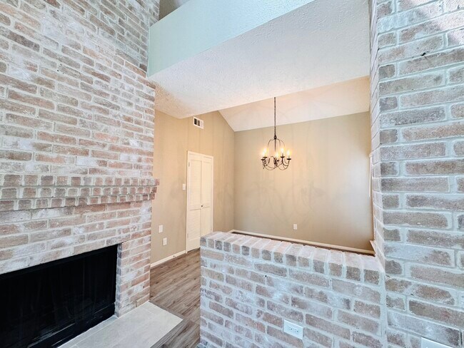 Building Photo - 2011 Echo Ridge
