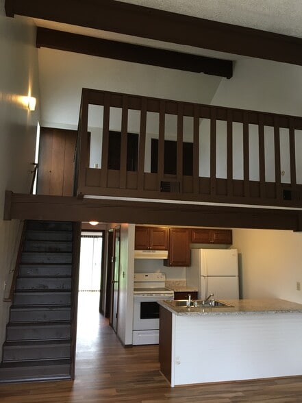 Kitchen - 807 Village Dr