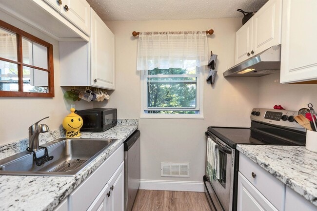 Building Photo - 147 Beech St