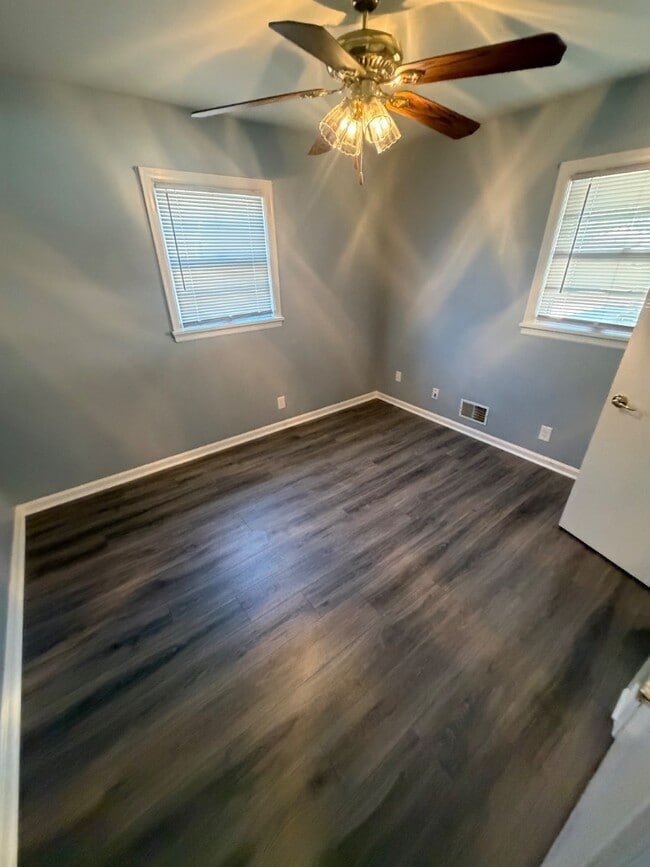 Building Photo - 11813 Pierce Way