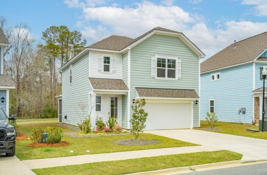 Primary Photo - 177 Cherry Grove Dr