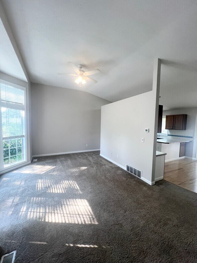 Building Photo - Suncrest Rental – Stunning 4-Bedroom Home Near Long Lake