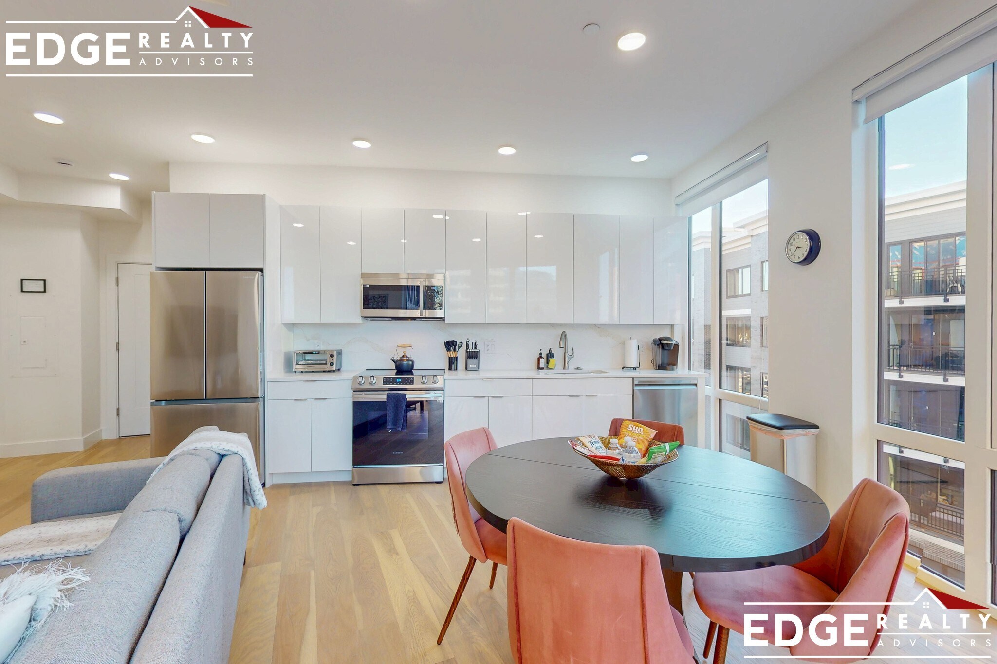 Building Photo - 38 Hichborn St