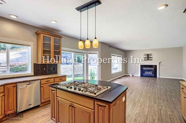 Building Photo - 16308 SW Timberland Dr