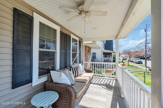 Building Photo - 510 Lareine Ave