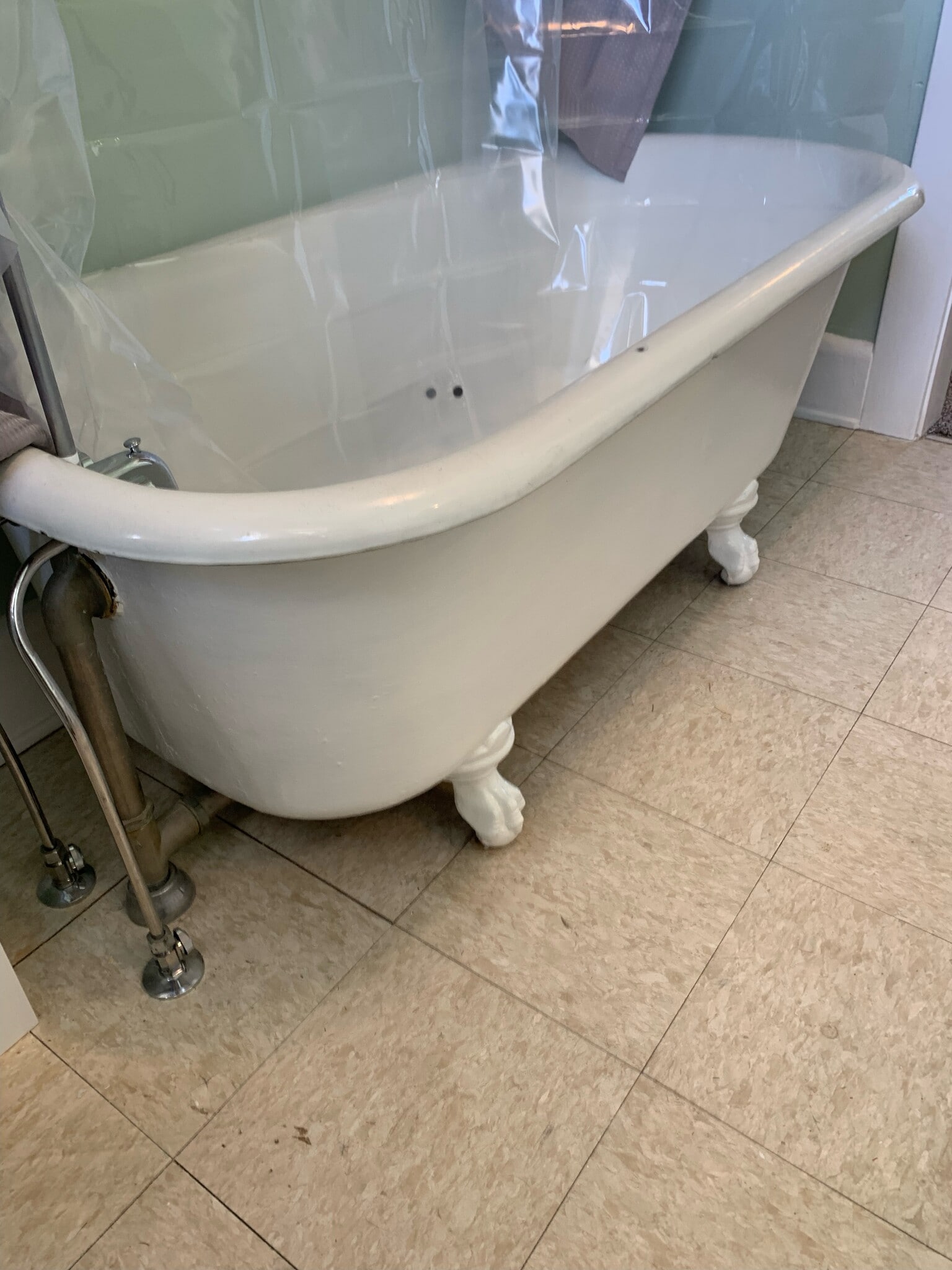 !920's Claw Foot tTub - 1427 N Hudson Ave