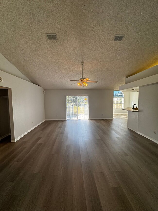 Building Photo - ? Move-In Ready 3/2/2 Near Ocala – Nearly 2,000 Sq Ft & Beautifully Updated! ?