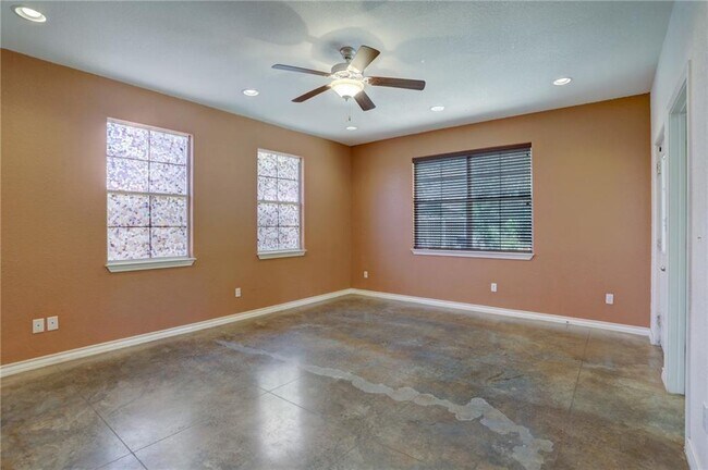 Building Photo - 1100 Clermont Ave