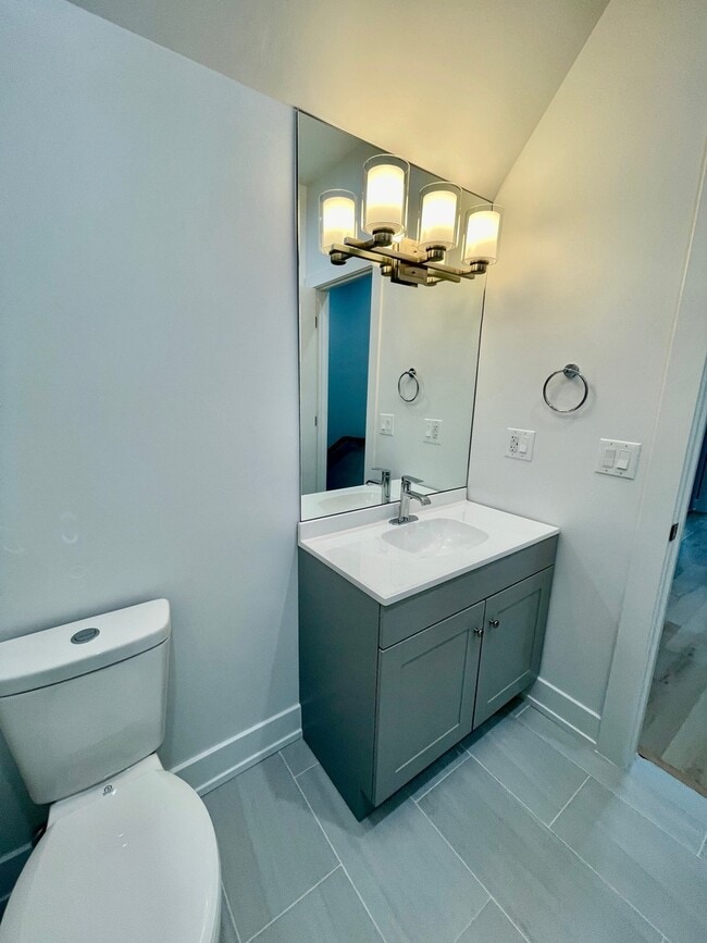 Building Photo - 2238 W 24th St