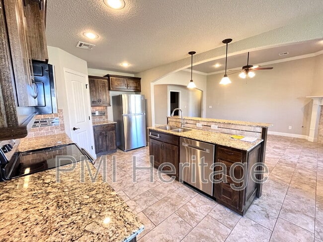 Building Photo - 4300 SW Limestone Ave