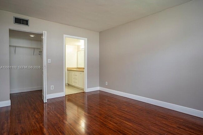 Building Photo - 905 Southridge Rd