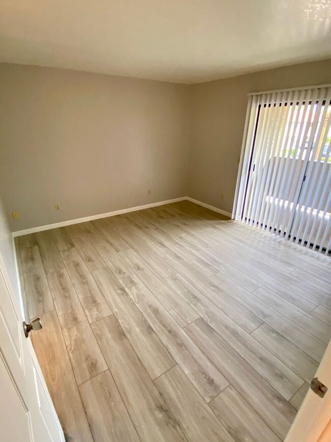 Building Photo - Spacious Two Bedroom Two Bath Condo in Tempe